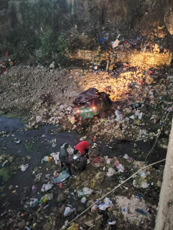 अटोलाई ठक्कर दिएर बस फरार, बसको खोजी कार्य जारी ।