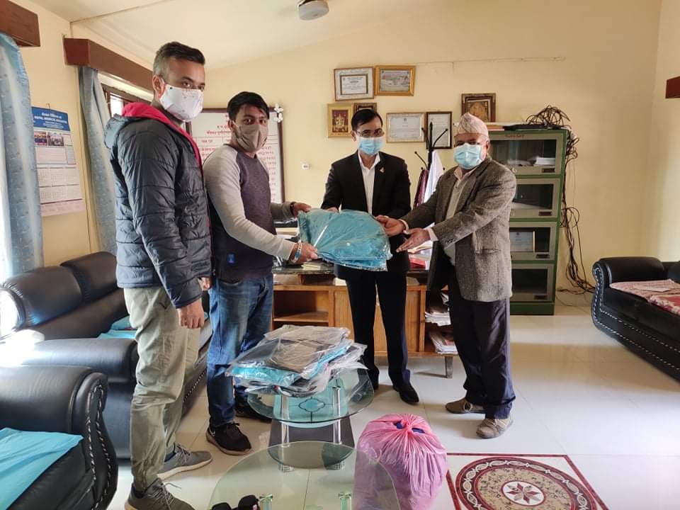 प्रदेश अस्पताललाई पिपिई सेट हस्तान्तरण