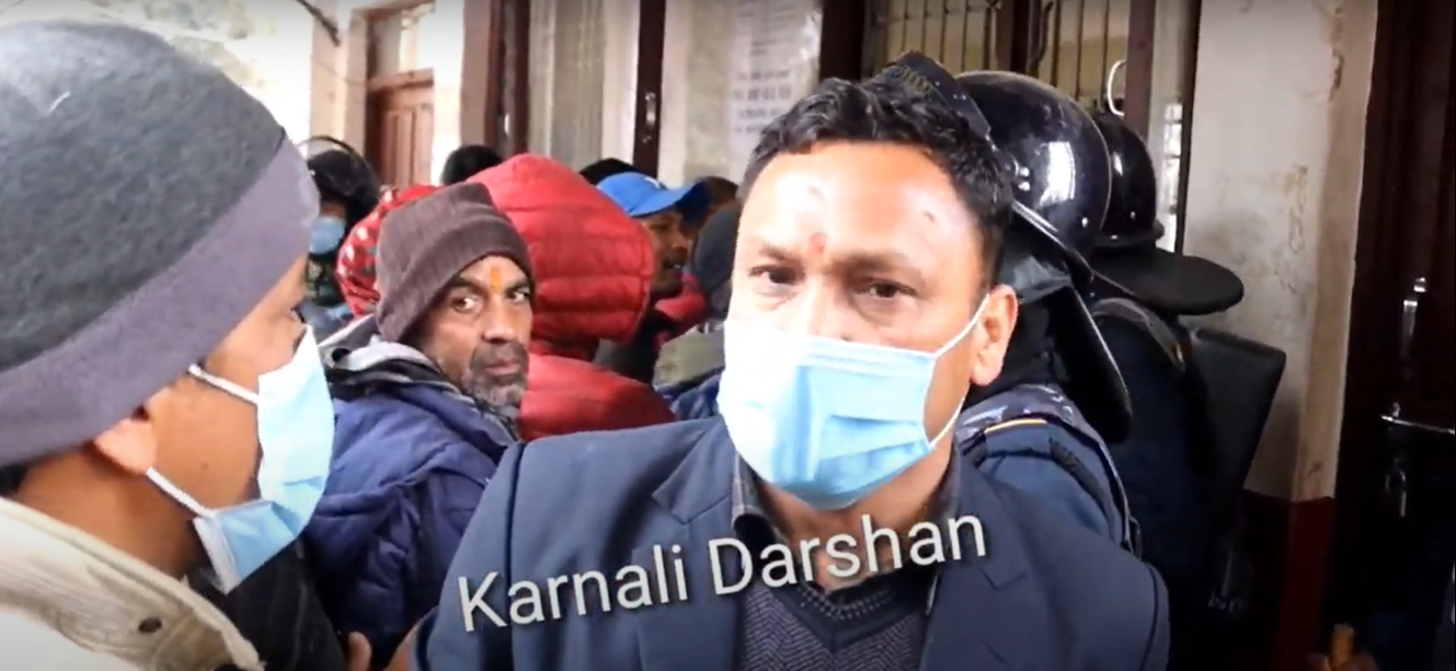 मालपोत कार्यालयमा सिडिओको निगरानी (भिडियो)