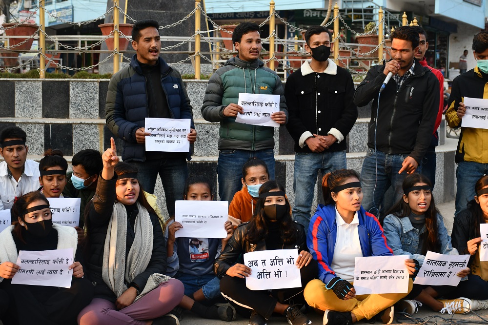 भागरथिको लागि न्याय माग्दै युवाहरु सडकमा