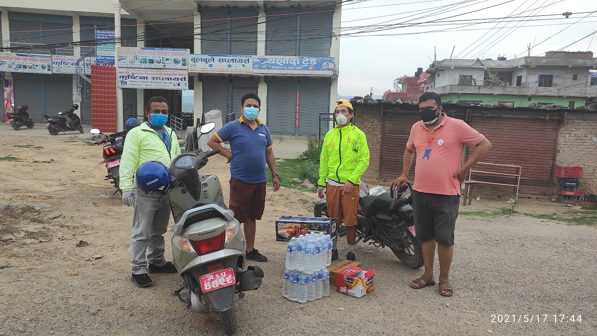 जुम्ला र डोल्पा हिडेका ४१ जना विद्यार्थीहरुलाई सेल्फ हेल्प समूहद्वारा खाना खुवाइयो (भिडियोसहित)