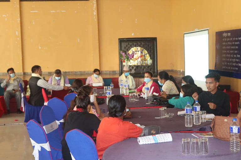 आवश्यक नीति कार्यक्रम ल्याउन माग