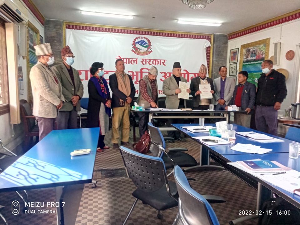 राष्ट्रिय भूमि आयोग र लेकबेशी नगरपालिका बिच सम्झौता