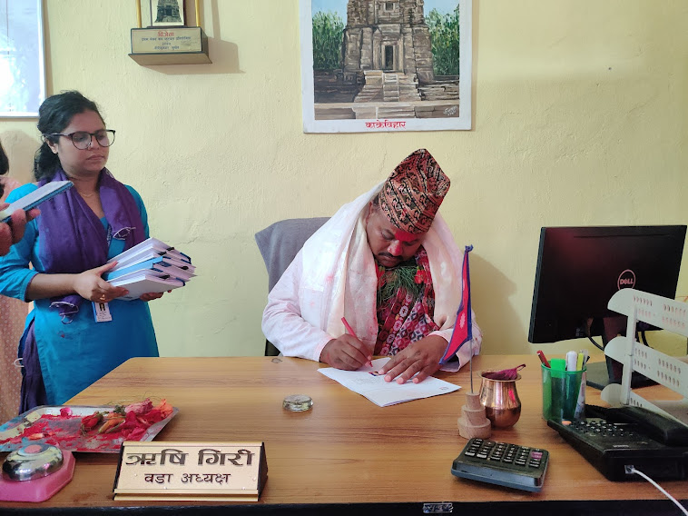 नवनिर्वाचित वडाअध्यक्ष गिरीद्वारा पदभार ग्रहण