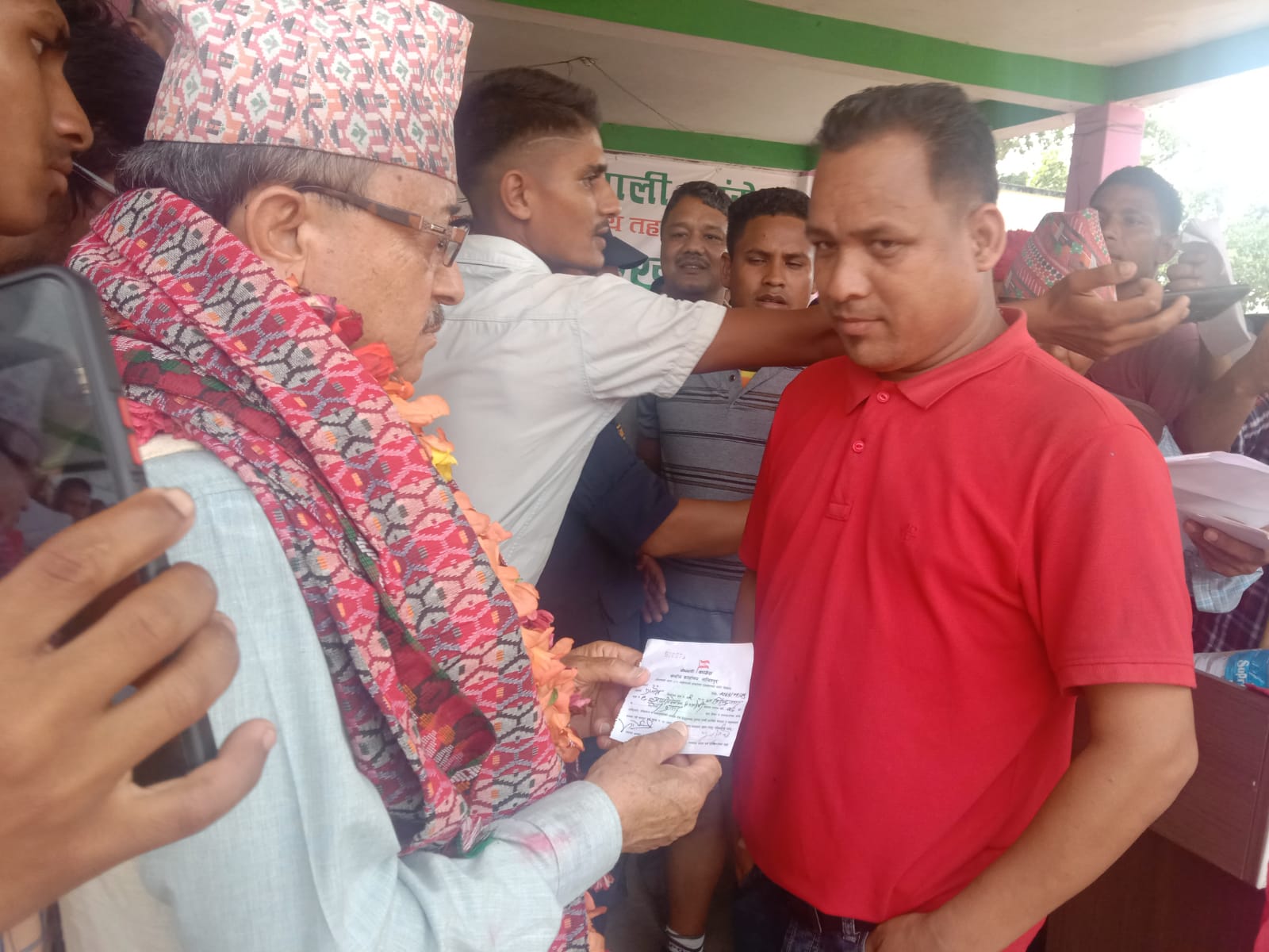 एमालेका वडा सचिव सुनार काँग्रेसमा प्रवेश