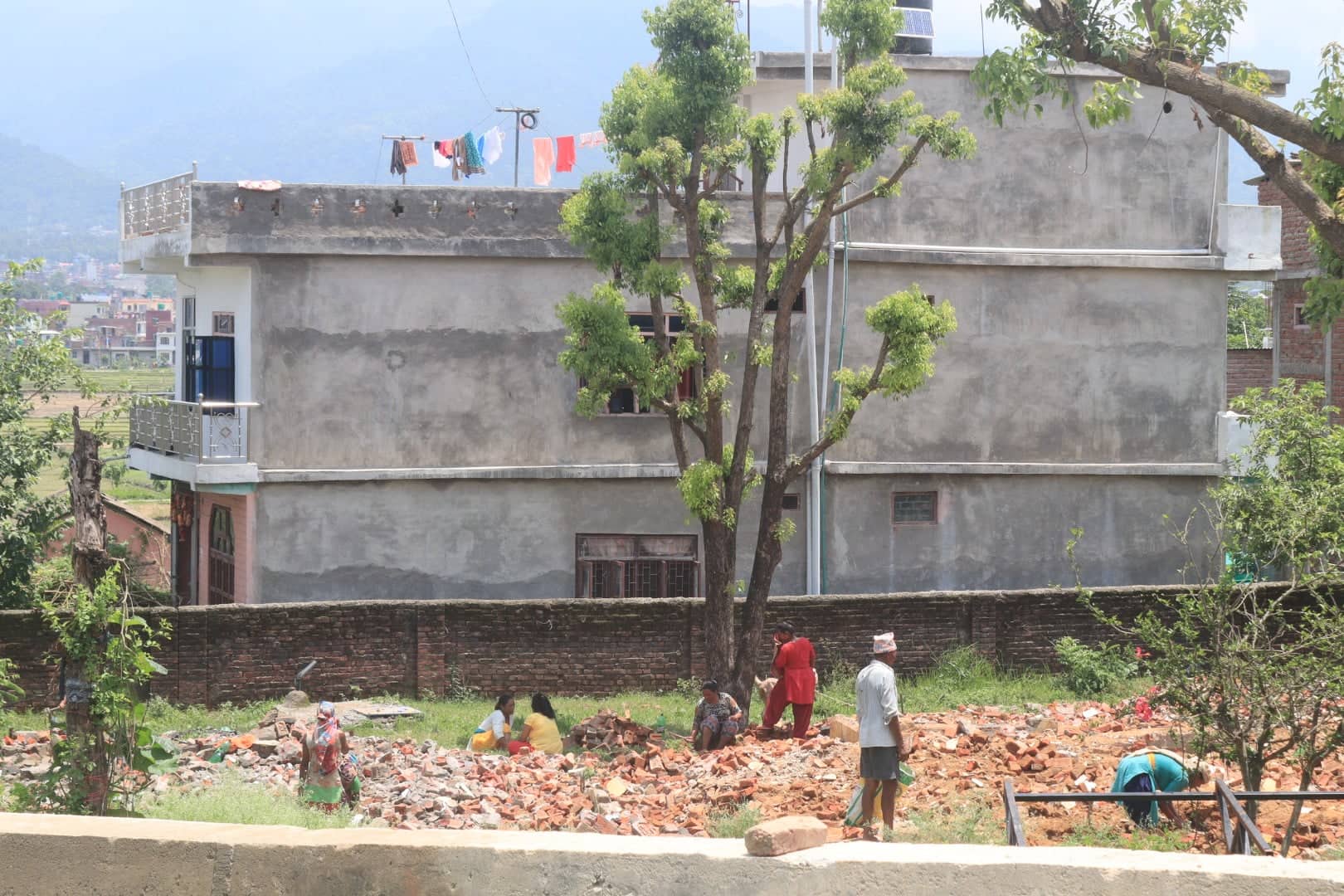 वीरेन्द्रनगरको वडा नं.०९ लाटीकोईली स्वास्थ्य चौकीको ईट्टा हिनामिना