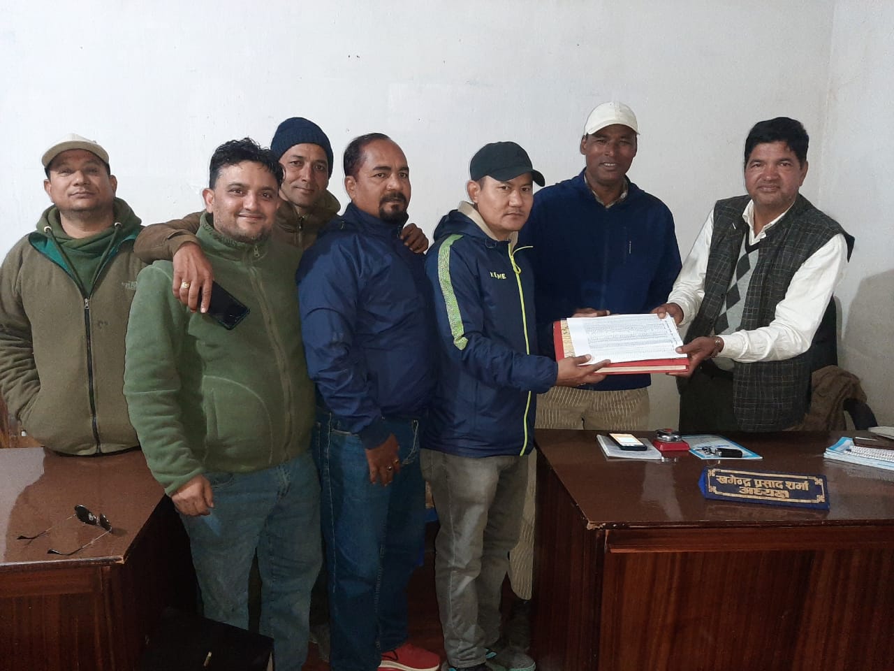 सुर्खेतमा संचालित दुई यातायात एकआपसमा गाभिए
