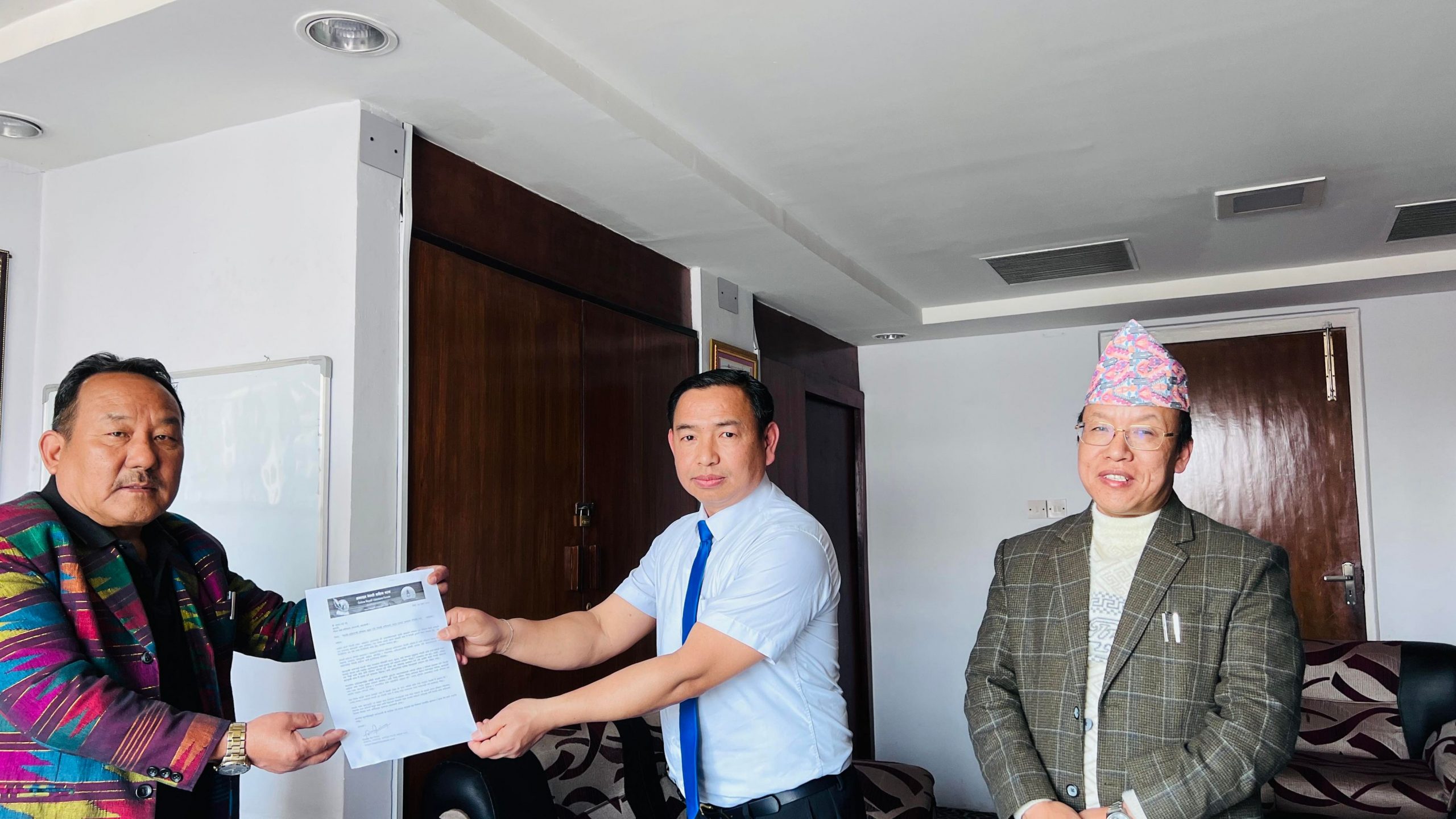 नेपाली भाषालाई खसजुम्ली भन्न र नेपाली साहित्यको परिभाषा सच्याउन तिगेलाको ज्ञापनपत्र